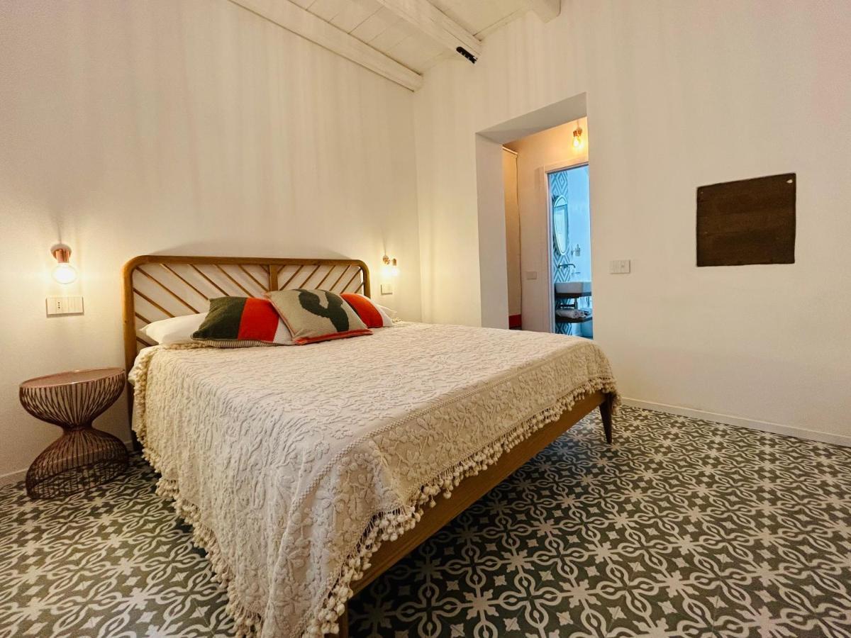 Palazzo Ma.Ri.Lu. Hotel Cabras Ngoại thất bức ảnh